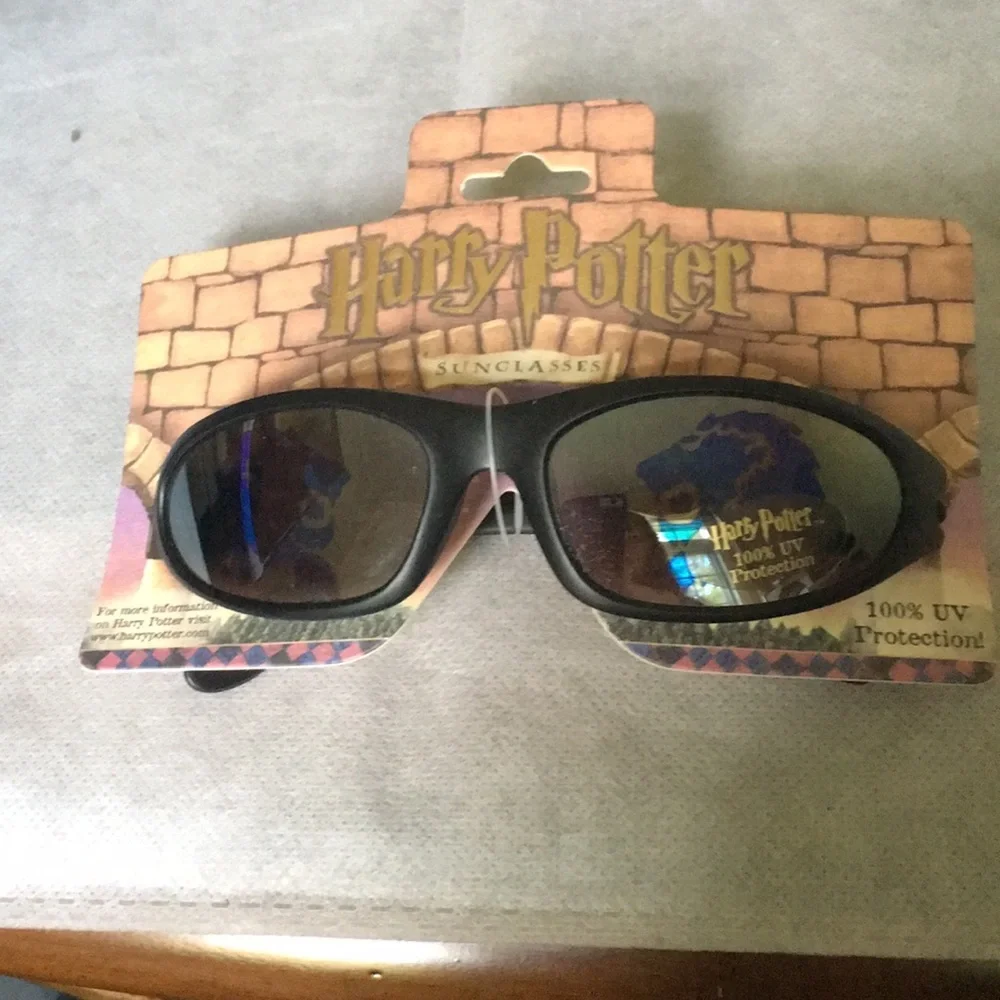 NWT Harry Potter Gryffindor sunglasses